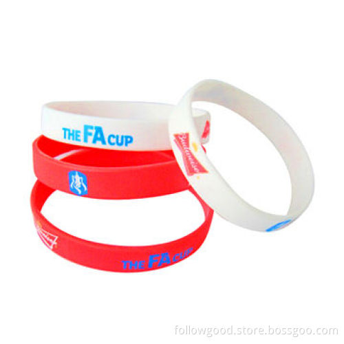 Cheer Teem Wearing Innoxious Pure Silicone Wristbands, Printing Slogan and Logo on It
